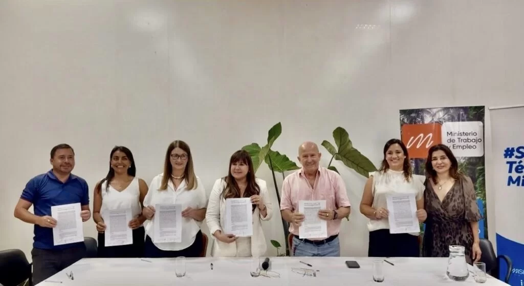 Filippa encabezó la firma de un Convenio de Formación Profesional y presentó nuevas capacitaciones para el sector turístico